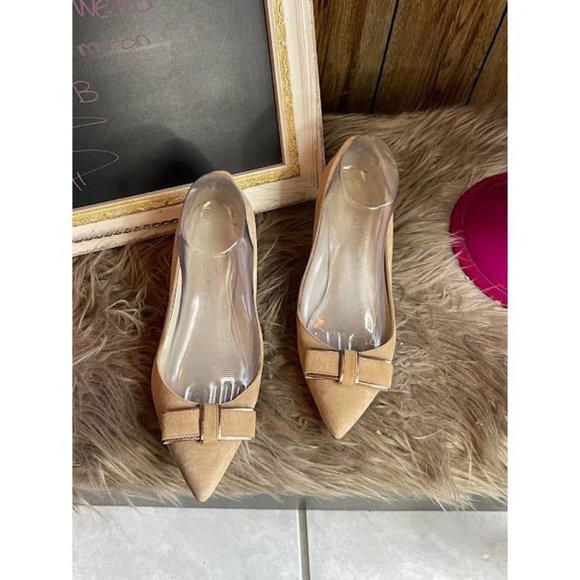 Women's Ivanka Trump Kitten Heel shoes - Picture 1 of 7